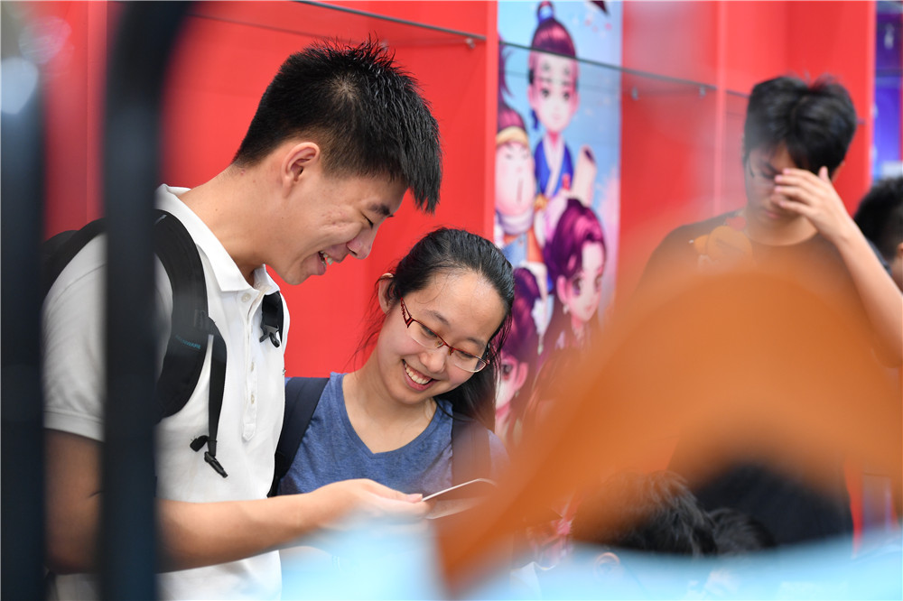 完美世界展馆门庭若市 TI7周边人气爆棚
