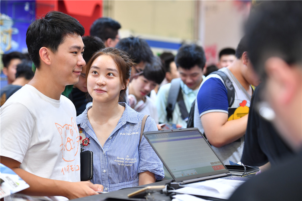 完美世界展馆门庭若市 TI7周边人气爆棚