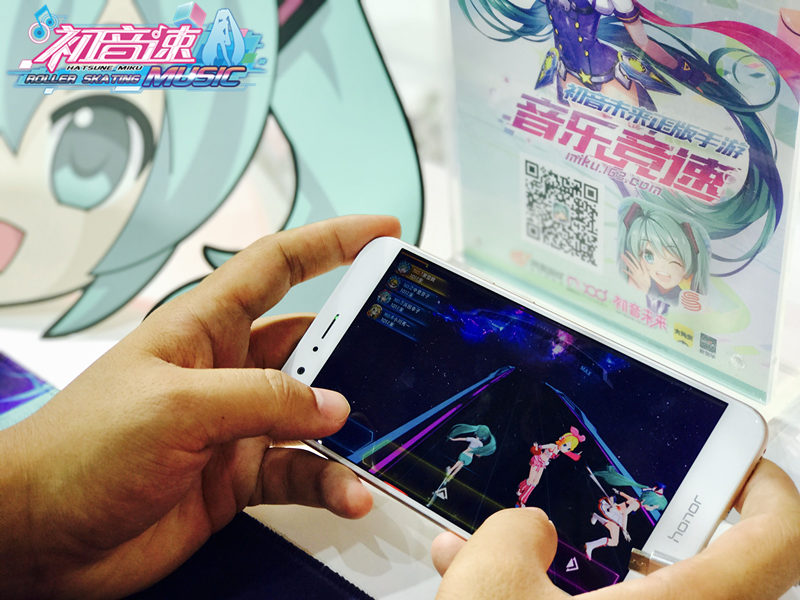 《初音速》今日亮相CJ 电子歌姬化身轮滑达人
