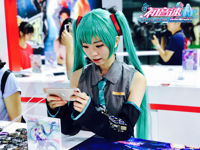 《初音速》今日亮相CJ 电子歌姬化身轮滑达人