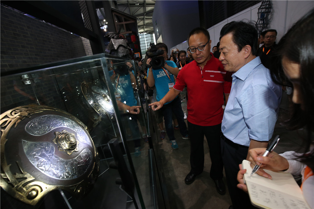 CJ第一天 完美世界展台众多精品为你极致精彩