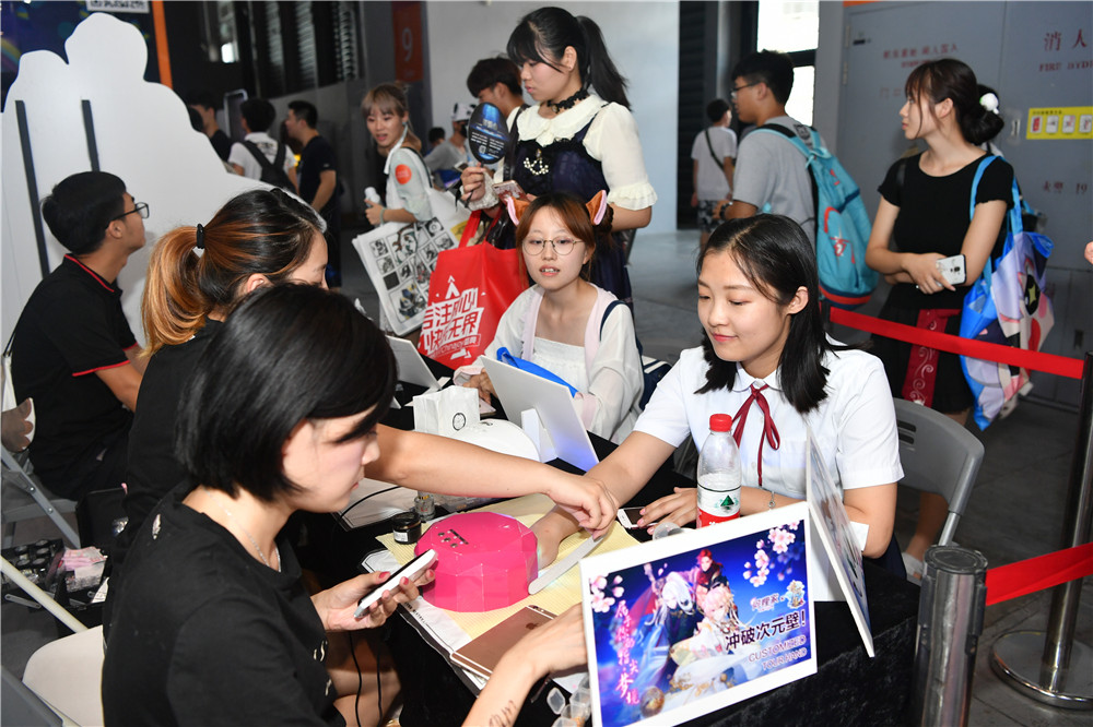 CJ第一天 完美世界展台众多精品为你极致精彩