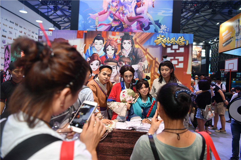CJ第一天 完美世界展台众多精品为你极致精彩