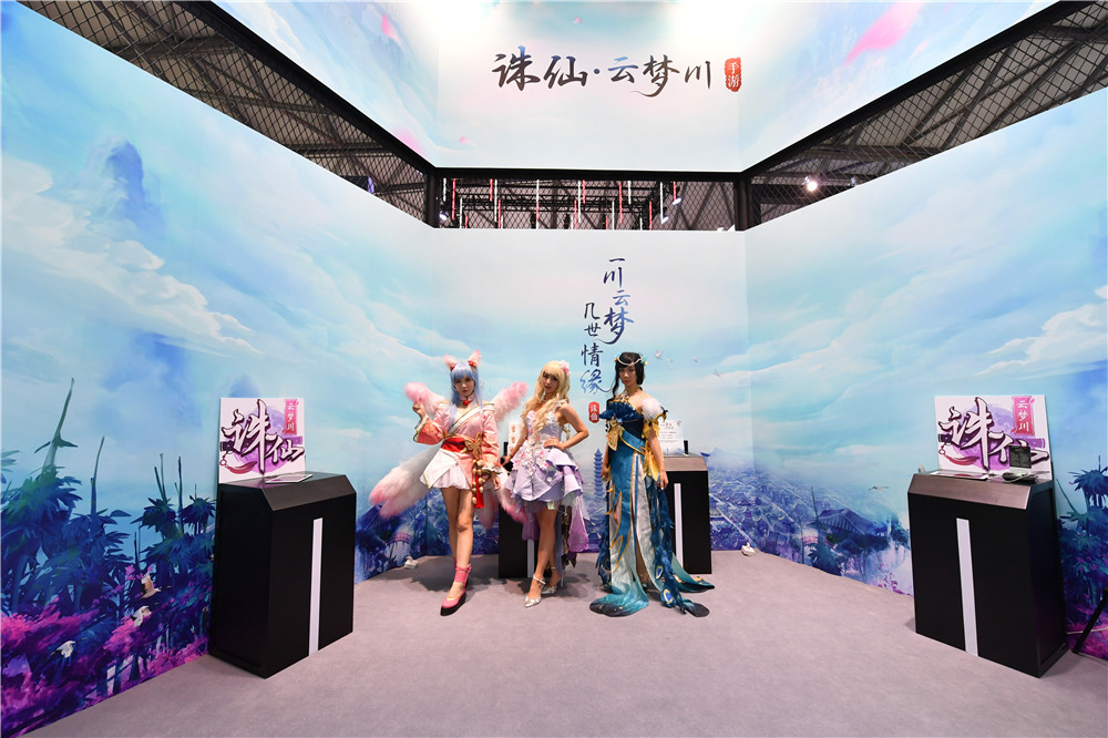 CJ第一天 完美世界展台众多精品为你极致精彩
