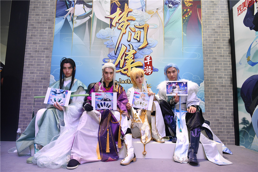 CJ第一天 完美世界展台众多精品为你极致精彩