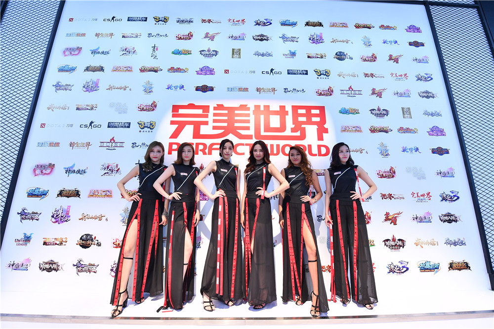 CJ第一天 完美世界展台众多精品为你极致精彩