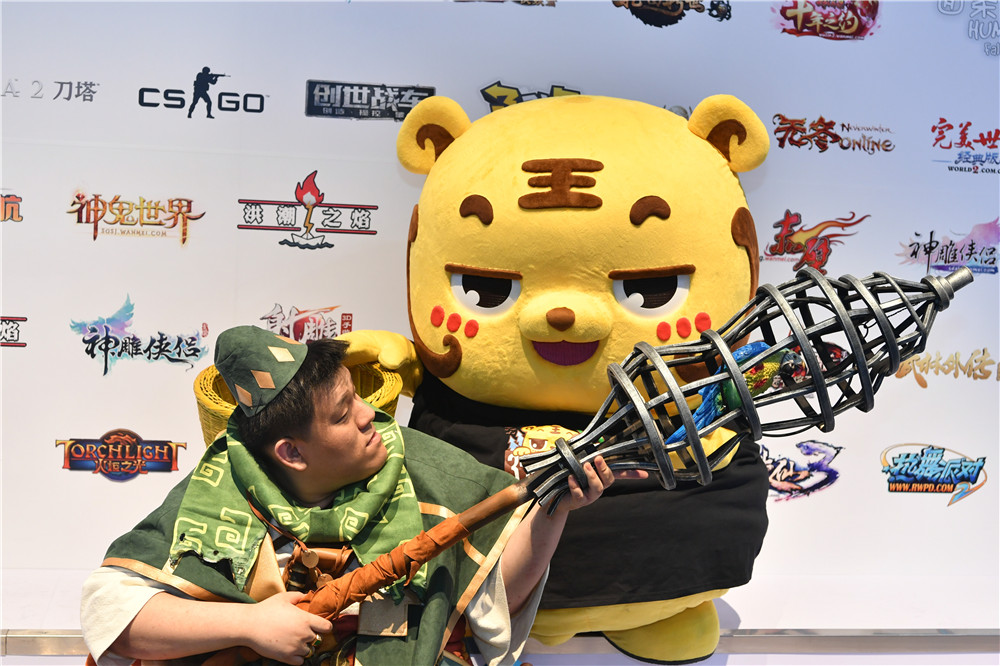 CJ第一天 完美世界展台众多精品为你极致精彩