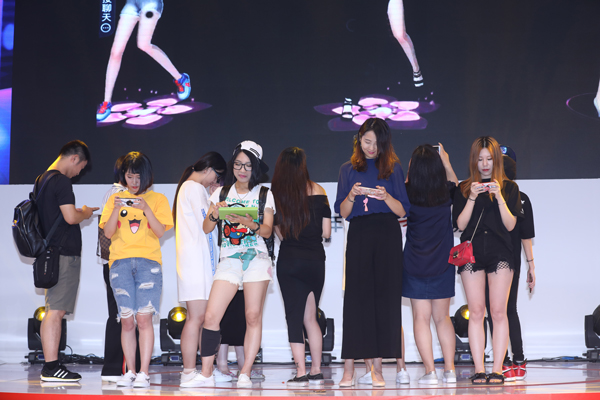 女司机的手速！《劲舞团》手游ChinaJoy玩家表演赛