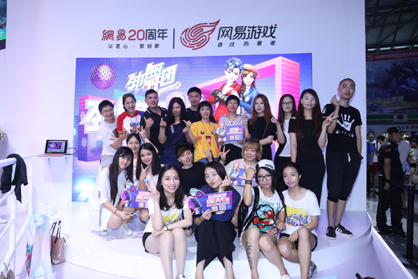 女司机的手速！《劲舞团》手游ChinaJoy玩家表演赛