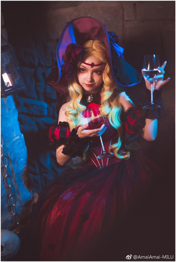 狼人杀也有cosplay？《狼人杀官方》独特画风吸引萌妹变身哥特少女