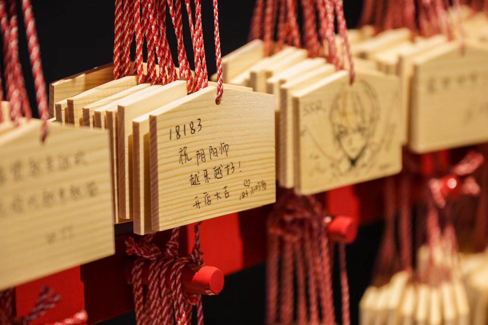 登机前玩AR游戏是什么体验？网易游戏在广州机场开了个店
