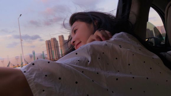 抖音章若楠无水印高清壁纸图片分享