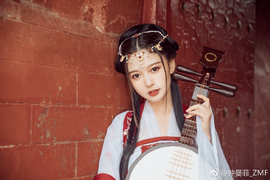 《神都夜行录》携手《瑞丽伊人时尚》杂志等引领国潮之美