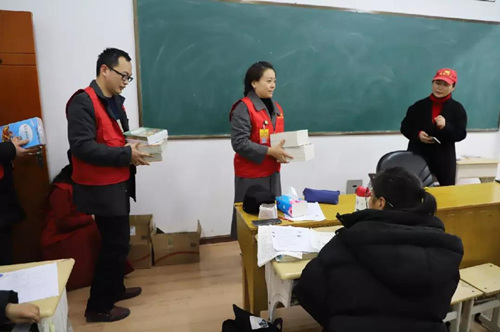 2019边锋公益新启航 慰问福利院儿童暖心展笑颜