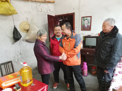 牵手互动安化公益行  扶贫慰问爱无穷