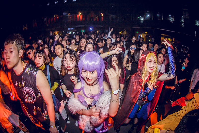 女巫摄梦人热辣劲舞！跟随狼人杀来放刺！
