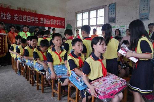 政府扶持  牵手游戏助力留守儿童梦想启航