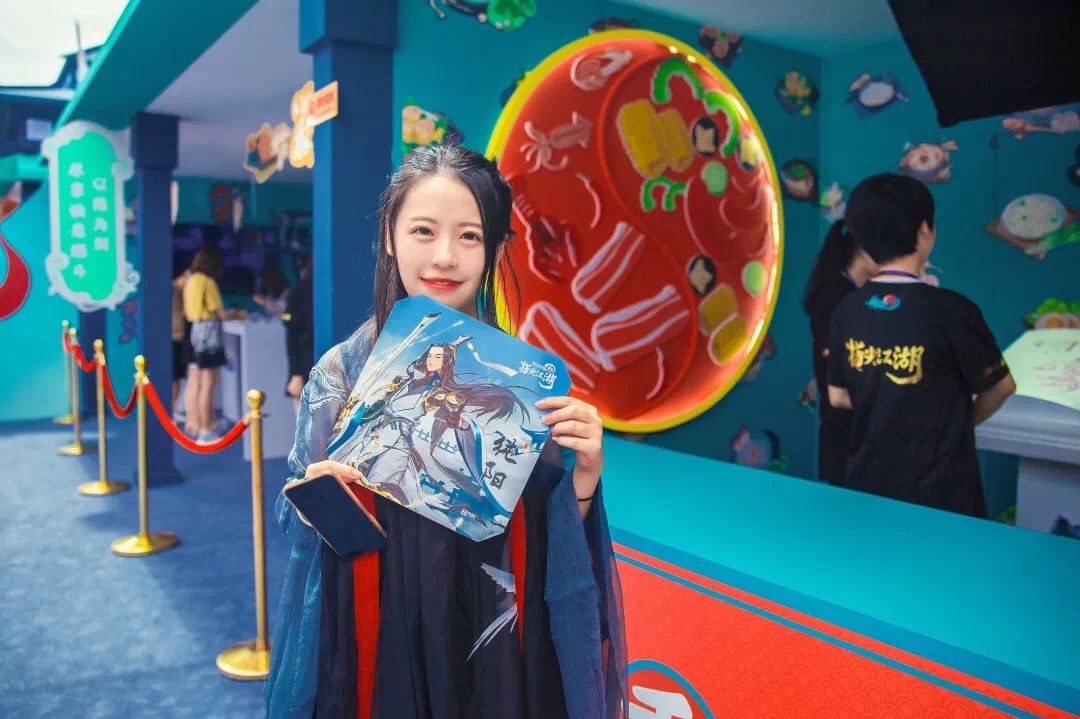 #指尖风物志·巴适宽窄# 指尖美食出没，宽窄江湖等你来战！