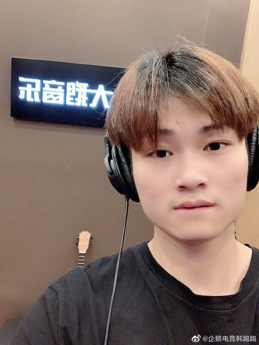 电竞主播韩跑跑：从足疗服务员到粉丝百万，他给家乡修了祠堂