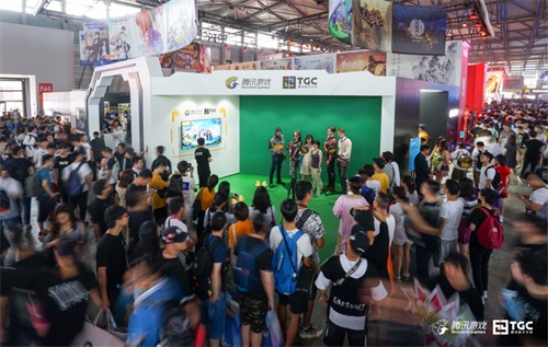 职业战队、人气主播“水友战”超过瘾！《和平精英》手游燃爆ChinaJoy2019