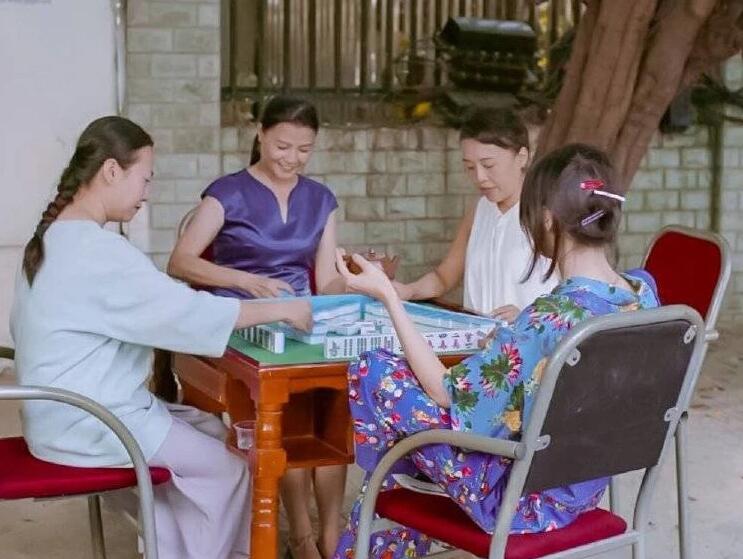 抖音郑爽打麻将回头图片下载