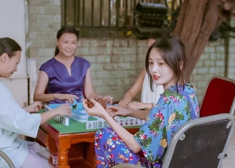 抖音郑爽打麻将回头图片下载