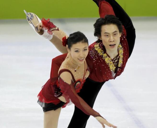 中国首枚冬奥会双人滑金牌，是由哪对花滑情侣夺得的