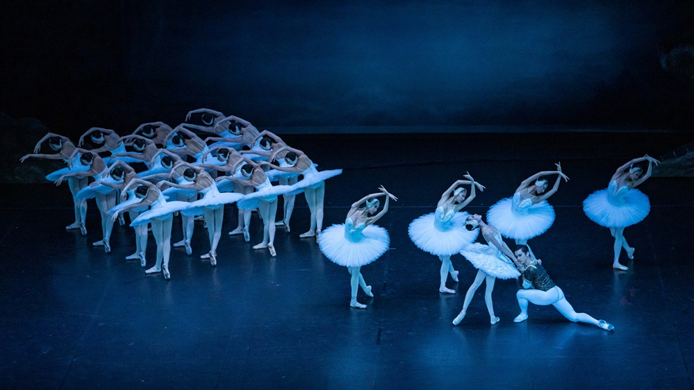 《绝对演绎》新芭蕾风顶奢上线，诠释经典黑白天鹅！