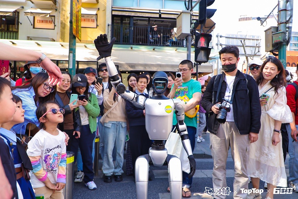 心动小镇又双叒叕和600号联动了？！”春日派对“快闪落地上海大学路！