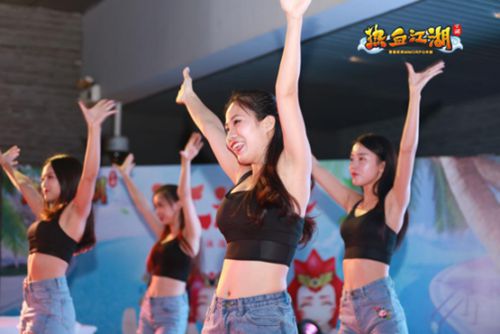 一“派”即合《热血江湖手游》泳池狂欢夜，唯好玩才是真理