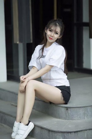 美女主播凝夕试水游戏直播 高玩还是坑？