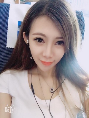 美女主播凝夕试水游戏直播 高玩还是坑？