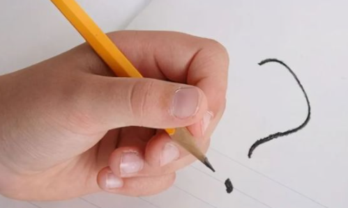 小朋友习惯用左手写字，有必要强行纠正为右手吗