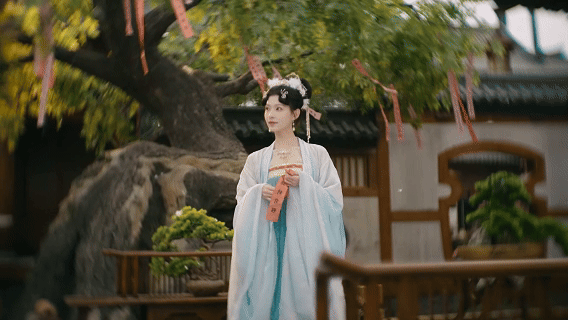 《完蛋！我被美女包围了！2》游戏特色内容介绍