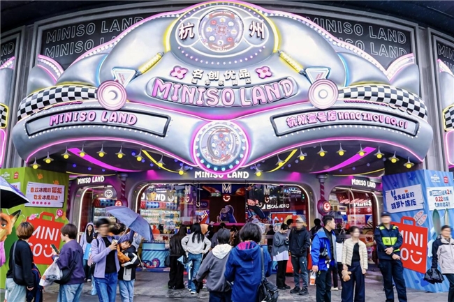 名创优品MINISO LAND落子西湖畔，超百款IP构建全新沉浸式乐园-芯动传媒 - 秀人网-微密-weme-觅圈-Cosplay-模特写真