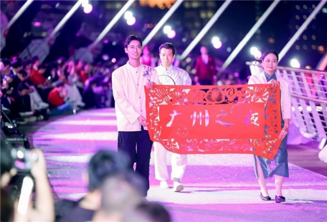 不止于“皮肤”：当非遗剪纸成为益世界《这城有良田》城池生长的“肌理”